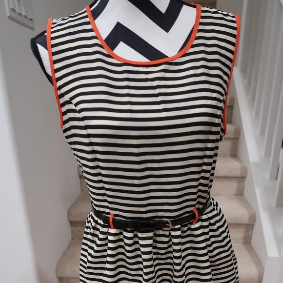 Striped Dress with Belt - Picture 3 of 6